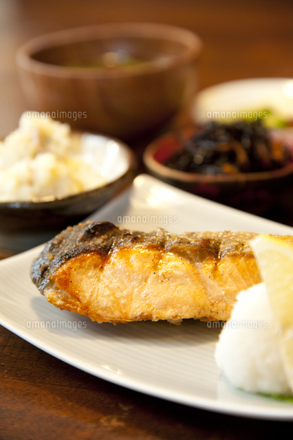 鮭定食(一汁三菜)
(c)GYRO PHOTOGRAPHY/a.collectionRF