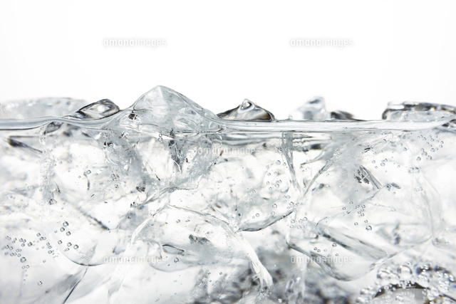 炭酸水の中の氷
(c)Doable/a.collectionRF