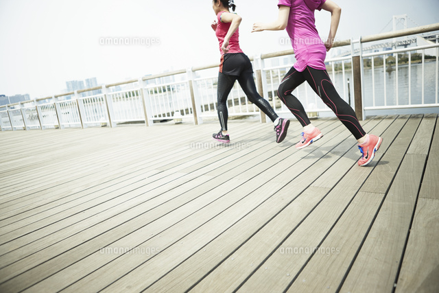 ランニングする女性
(c)Doable/a.collectionRF