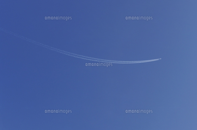 青空と飛行機雲
(c)PHOTOLIFE/a.collectionRF
