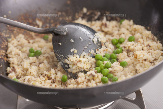調理中のチャーハン
(c)carefe/a.collectionRF