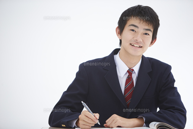 授業中の男子高校生
(c)moobase