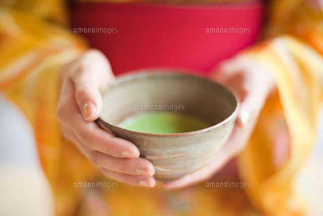 茶碗を持つ女性の手元
(c)UFO RF/a.collectionRF