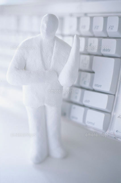 キーボードと男性の人形 白
(c)Konno Noriyoshi/a.collectionRF