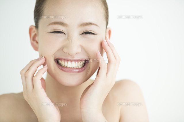 日本人女性のスキンケアイメージ
(c)RYO/a.collectionRF