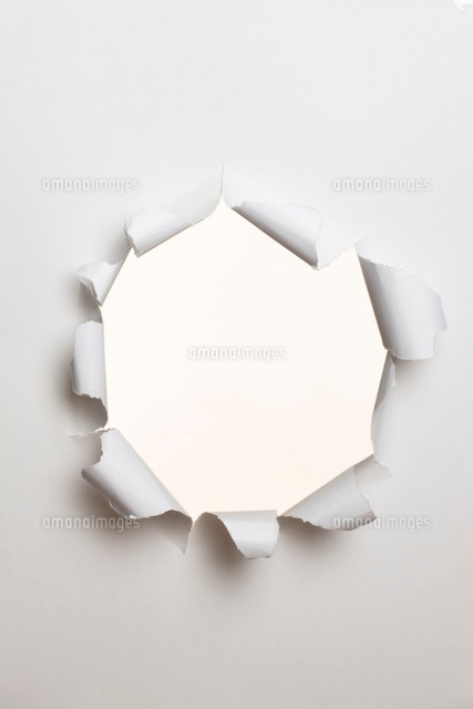 穴の開いた紙
(c)Shigeru Hoshino/a.collectionRF
