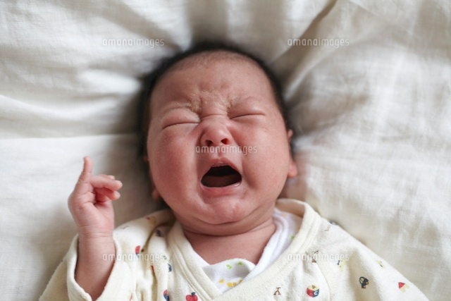 泣く赤ちゃん[10449000114]｜ 写真素材・ストックフォト・イラスト素材｜アマナイメージズ