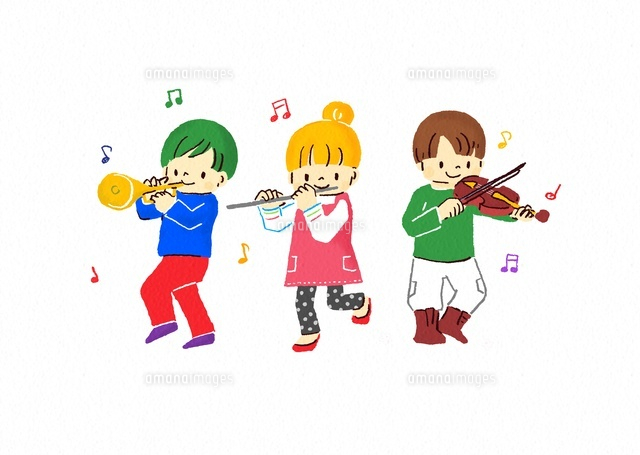楽器を演奏するこどもたち
(c)Fumi Watanabe/a.collectionRF
