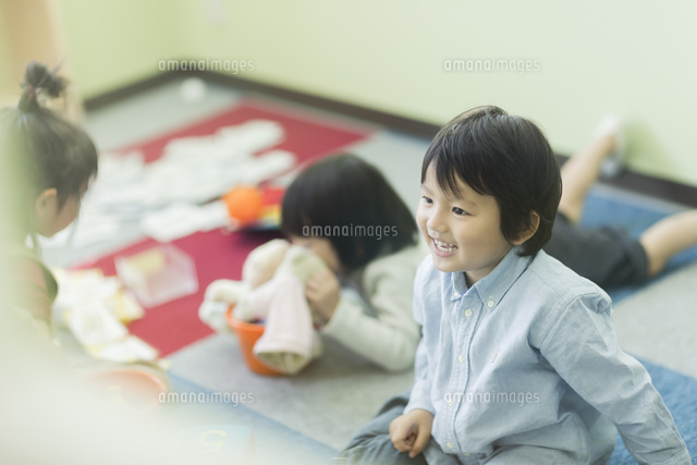 幼児教室で学ぶ子供たち
(c)RYO/a.collectionRF