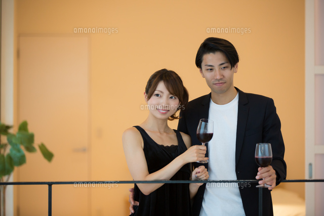 ワインを飲む男女
(c)forty-one/amanaimagesRF