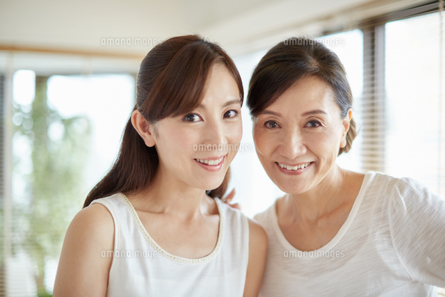 肌の綺麗な母娘
(c)forty-one/a.collectionRF