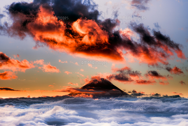 雲海と富士山
(c)TAKASHI KOMATSUBARA/a.collectionRF