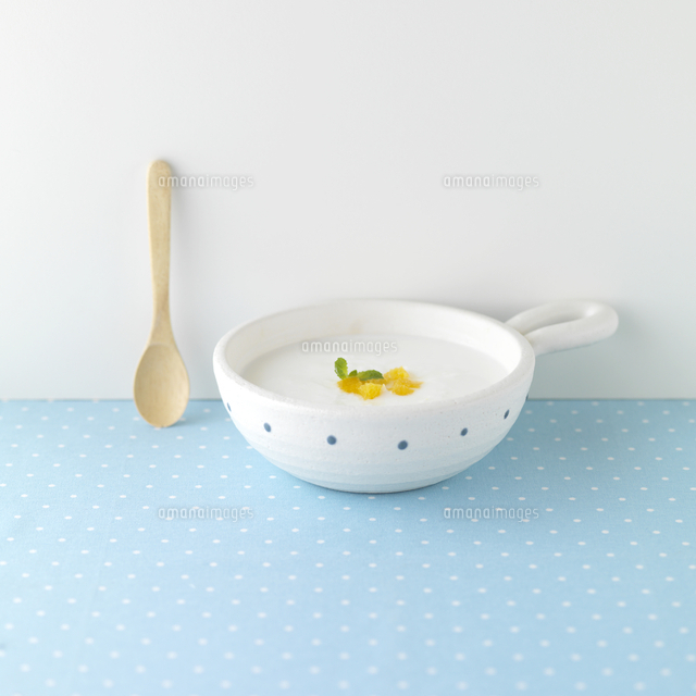 オレンジの入ったヨーグルト
(c)visual supple
