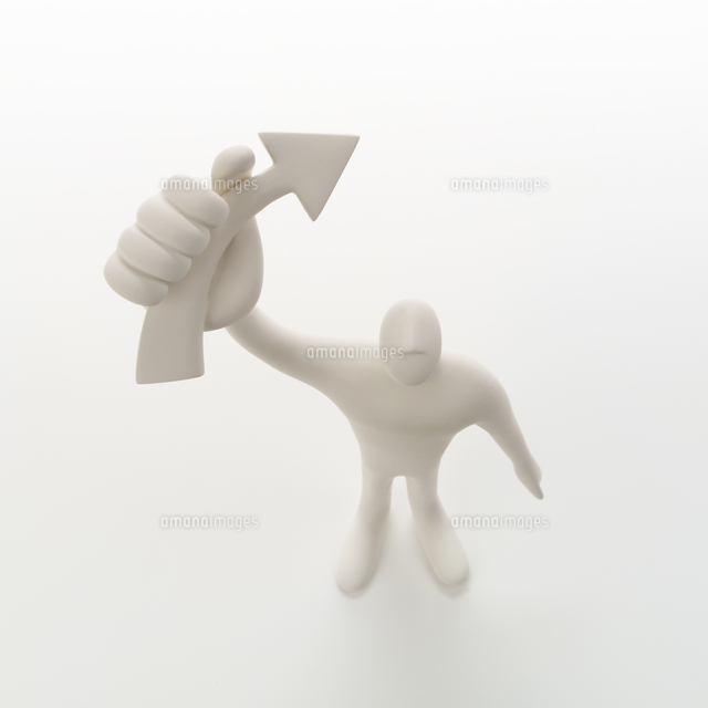 右手に矢印を掲げて立つ人のオブジェ クラフト
(c)visual supple /amanaimages
