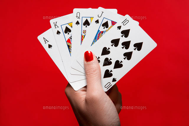 Womans hand holding hand of cards
(c)clover/a.collectionRF