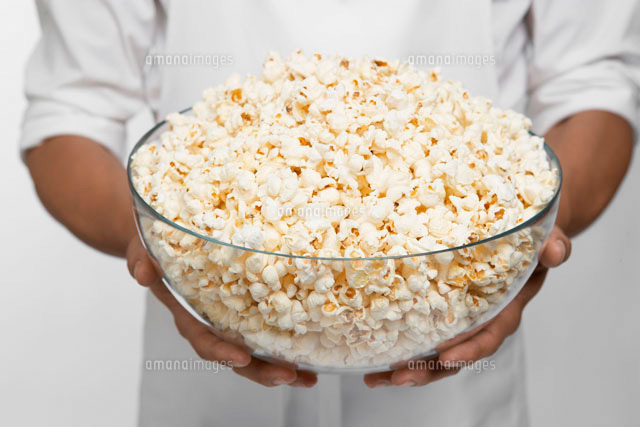 Chef holding bowl of popcorn
(c)clover/a.collectionRF