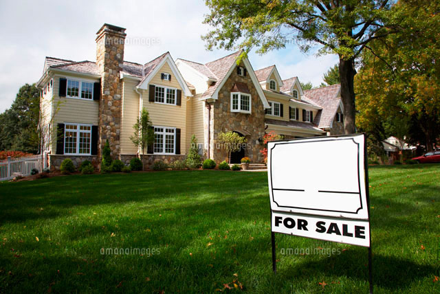 For Sale sign near house
(c)clover/a.collectionRF