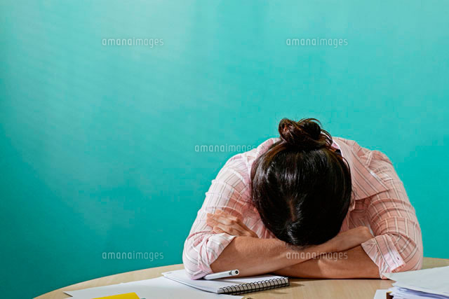 Woman sleeping at desk
(c)clover/a.collectionRF