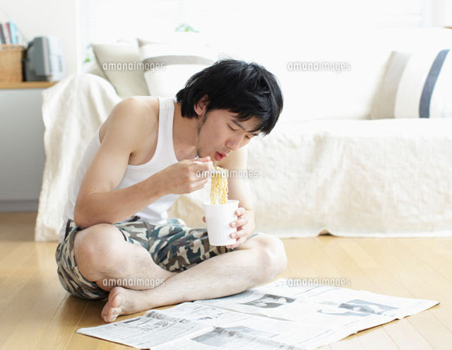 「インスタント食品を食べる写真フリー」の画像検索結果