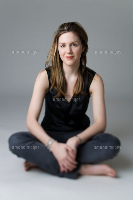 Young Woman Sitting Cross Legged 11029006987 ｜ 写真素材・ストックフォト・画像・イラスト素材