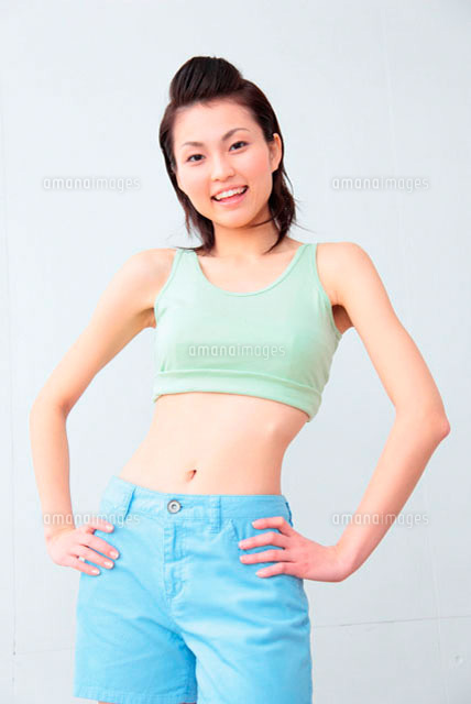 腰に手を置く女性
(c)didi