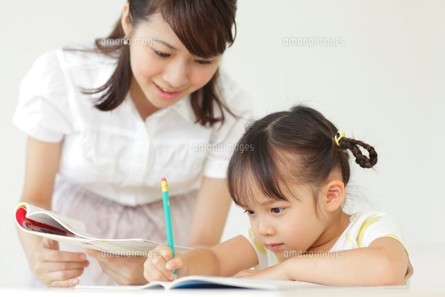 勉強する女の子と先生
(c)mon printemps