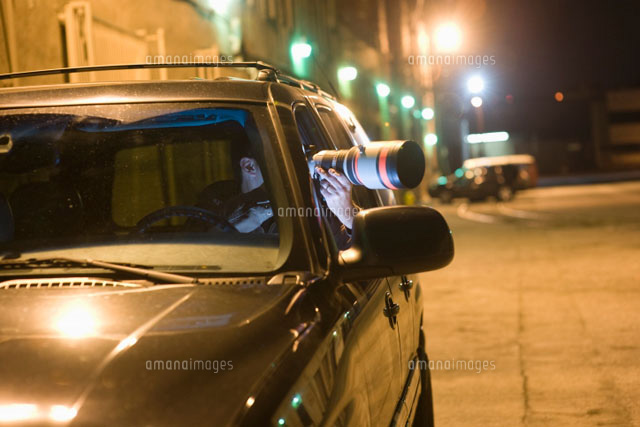 Paparazzi photographer in car
(c)moodboard