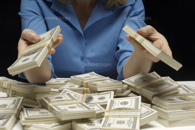 Woman Counting Money
(c)moodboard