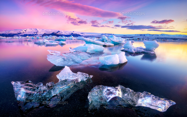 Colorful morning landscape of ice floating in Jokulsarlon, Iceland
(c)Gen Vagula/500px