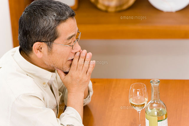 眼鏡をかけた男性
(c)daj