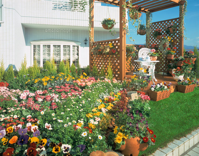 ガーデニングをdiyで素敵にアレンジ 簡単な花壇やフェンスの作り方