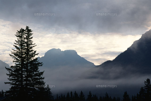 霧のかかった風景
(c)YASUSHI AKIMOTO/a.collectionRF