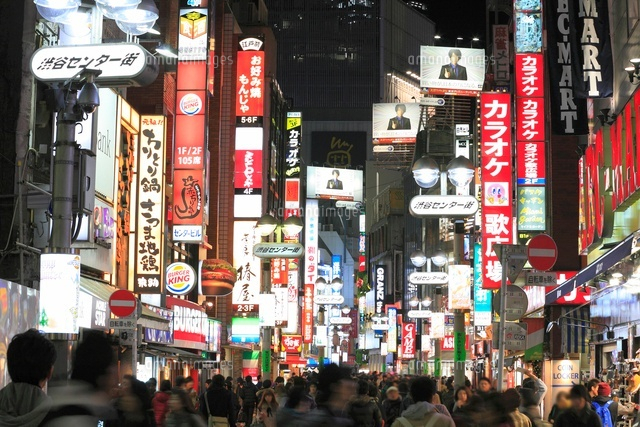 渋谷センター街夜景にぎわい
(c)GYRO PHOTOGRAPHY/a.collectionRF