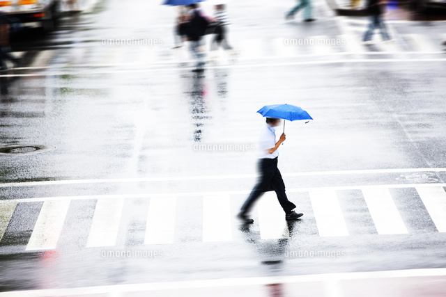 雨の日の通行人
(c)GYRO PHOTOGRAPHY/a.collectionRF
