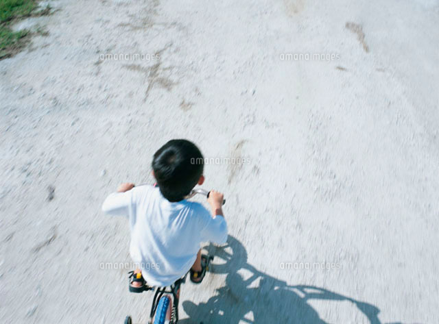 自転車に乗る日本人の男の子
(c)Doable/a.collectionRF