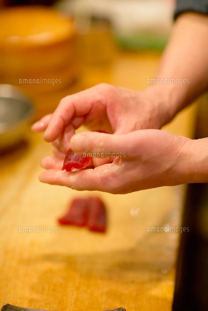 マグロを握る手
(c)Doable/a.collectionRF