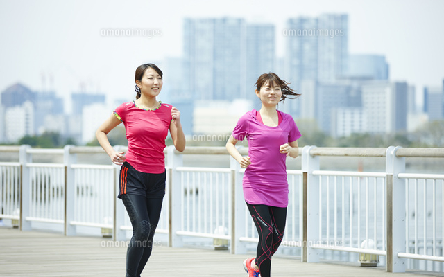 ランニングする女性
(c)Doable/a.collectionRF