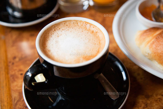 黒いカップのカフェオレ
(c)pasmal/a.collectionRF