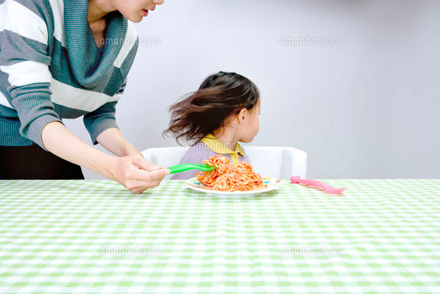 食事を拒む少女
(c)absodels RF