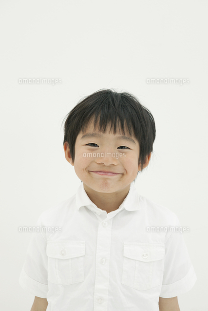 微笑みかける少年
(c)absodels RF
