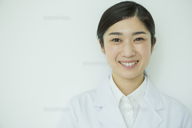 白衣を着た30代女性
(c)absodels RF