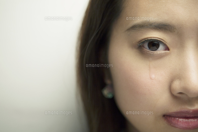 涙を流す20代女性
(c)absodels RF