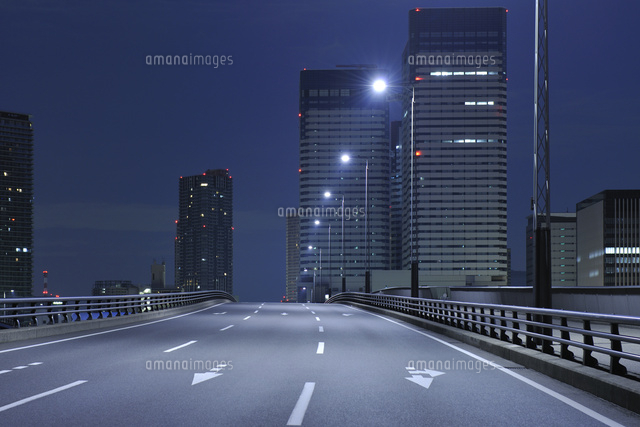 深夜の晴海大橋と高層ビル
(c)PHOTOLIFE/a.collectionRF