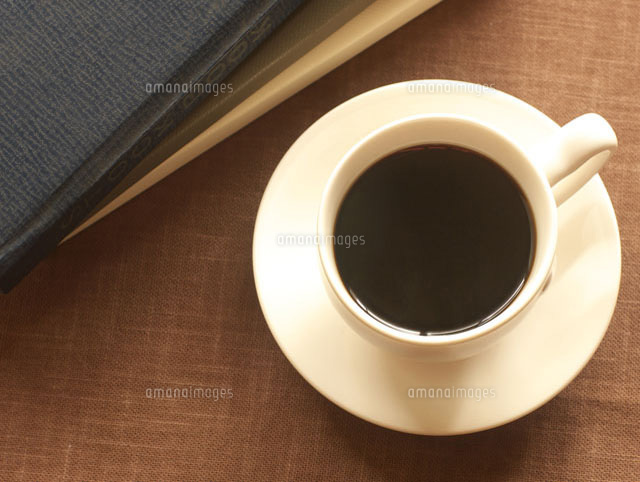 本とコーヒー
(c)phortona/a.collectionRF
