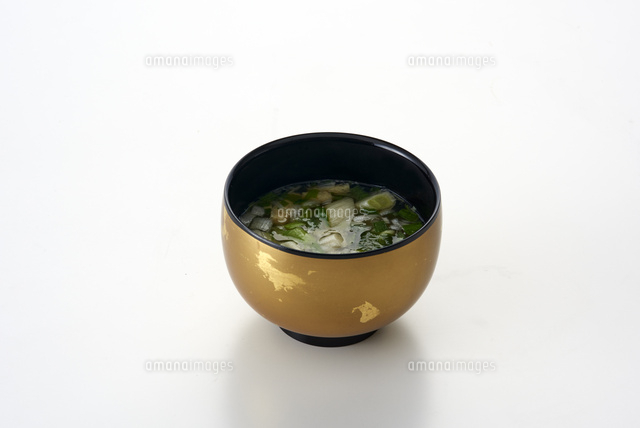 漆のお椀に入れたみそ汁
(c)TOMOHIRO IWANAGA/a.collectionRF
