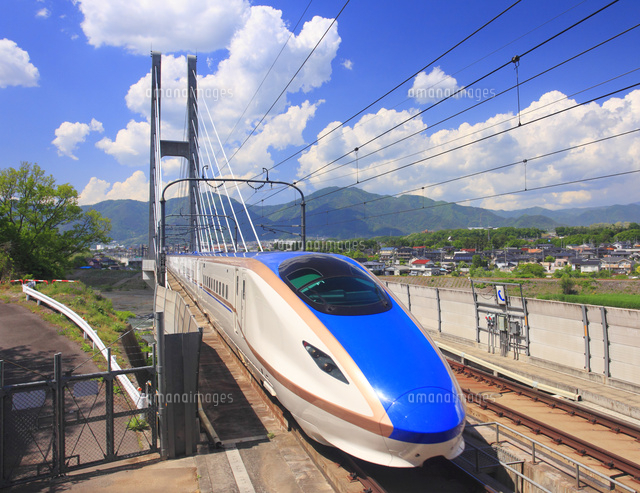 北陸新幹線E7系と第2千曲川鉄道橋
(c)Mitsushi Okada/a.collectionRF