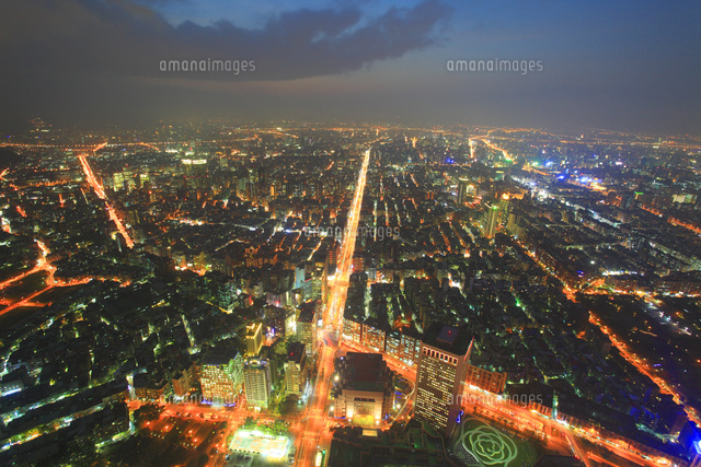 台北101展望台から望むビル群と信義路の夜景,魚眼
(c)Mitsushi Okada/a.collectionRF