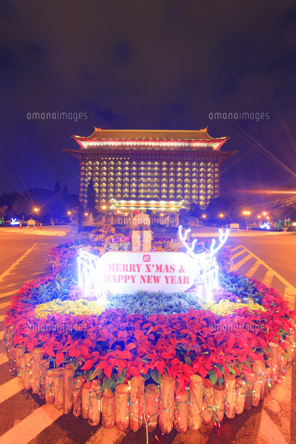 圓山大飯店とクリスマスイルミネーションと花壇の夜景
(c)Mitsushi Okada/a.collectionRF