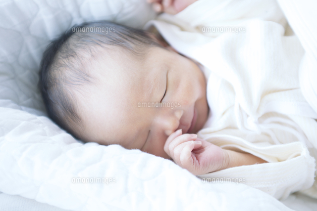 眠る新生児
(c)UFO RF/a.collectionRF