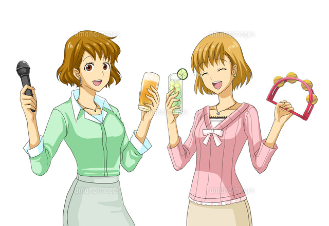 マイクとタンバリンを持って乾杯をするOL
(c)Jow Souya/a.collectionRF